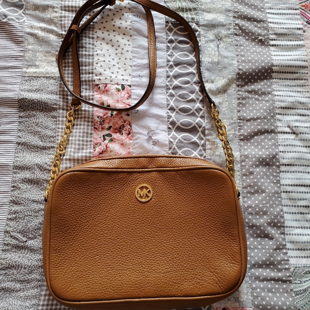 Michael Kors Pebble Leather  Fulton Crossbody LG